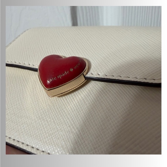 KATE SPADE - RARE Small Card Holder with Heart Hardware with wrist gold chain - Picture 2 of 9